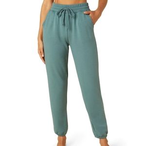 018 Beyond Yoga Weekender Pant in Rainforest Blue